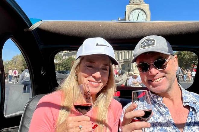 Private visit of Bordeaux's must-sees and hidden treasures in a classic Citroën 2cv