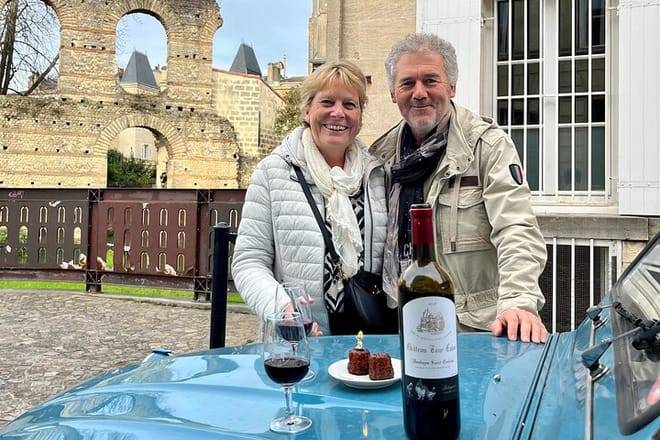 Private visit of Bordeaux's must-sees and hidden treasures in a classic Citroën 2cv
