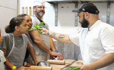 Cooking Class in Naples: Fettuccine Alfredo and Ravioli with Starter and Drink Included