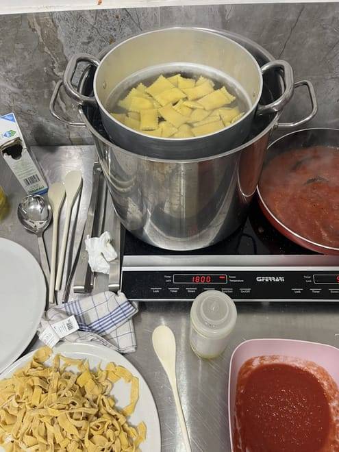 Cooking Class in Naples: Fettuccine Alfredo and Ravioli with Starter and Drink Included