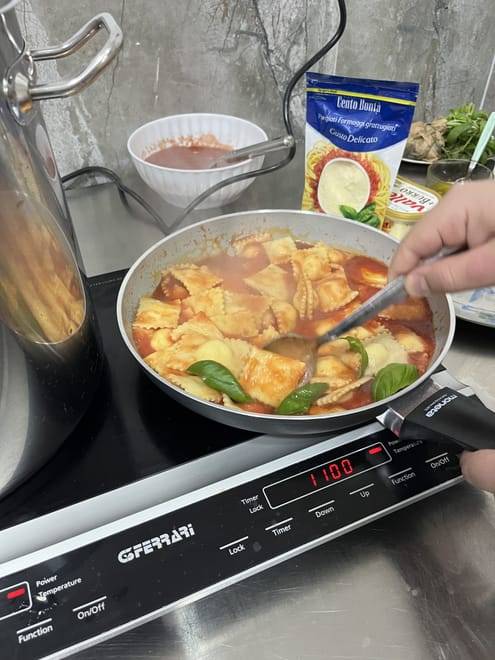 Cooking Class in Naples: Fettuccine Alfredo and Ravioli with Starter and Drink Included