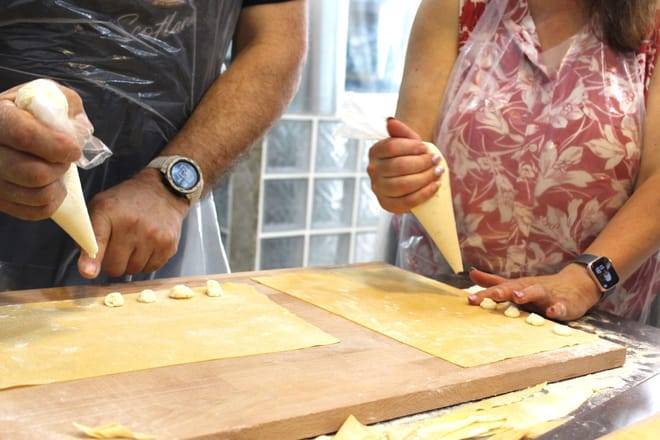 Cooking Class in Naples: Fettuccine Alfredo and Ravioli with Starter and Drink Included