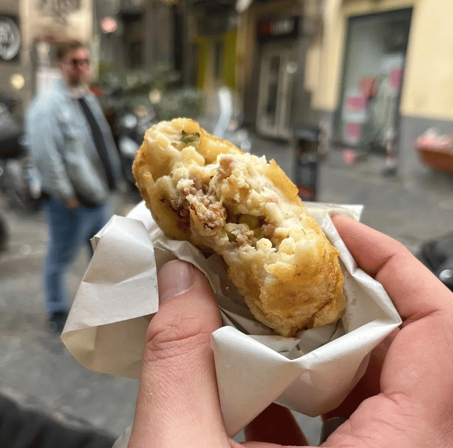 Naples Street Food Tour With Meal in 6 Stops