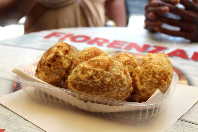 Naples Street Food Tour With Meal in 6 Stops