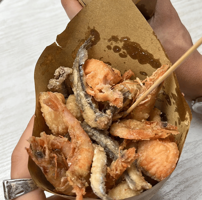 Naples Street Food Tour With Meal in 6 Stops