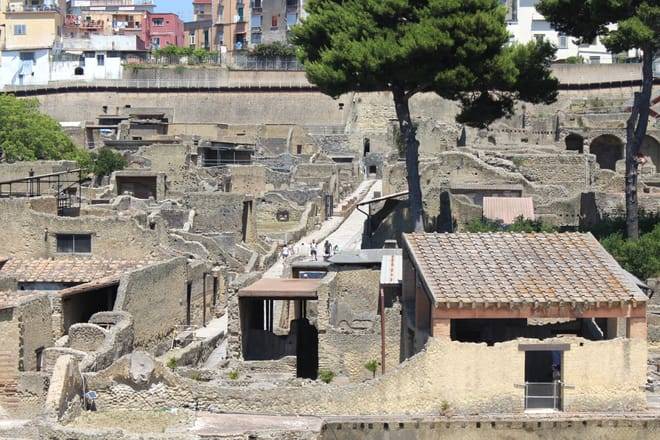Private Tour of Pompeii and Herculaneum with Guide and Driver