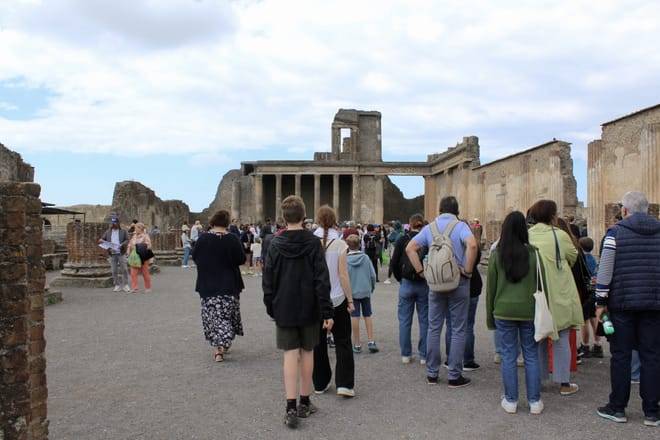 Private Tour of Pompeii and Sorrento from Naples with Driver