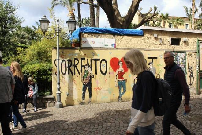 Private Tour of Pompeii and Sorrento from Naples with Driver