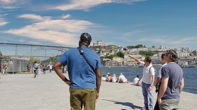 Porto Food Tour with 10 Tastings at 5 Restaurants and Eateries