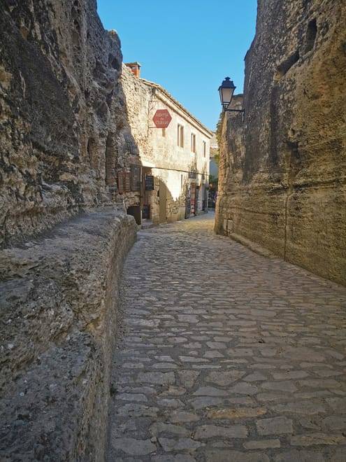 Private Avignon les baux de provence and Saint Remy de provence Full Day Tour