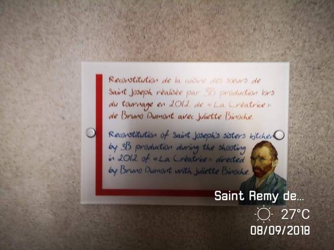 Private Avignon les baux de provence and Saint Remy de provence Full Day Tour