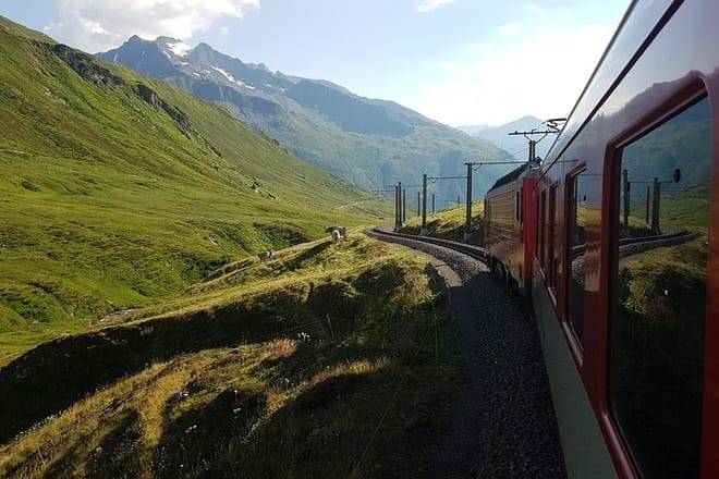 Glacier Express Panoramic Train Round Trip from Zürich With Private Guide 