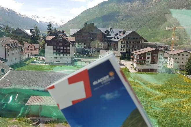 Glacier Express Panoramic Train Round Trip from Zürich With Private Guide 