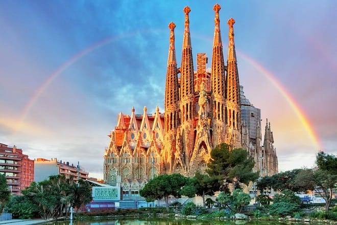 Sagrada Familia: Fast-Track Ticket and Audio Tour on Mobile App (EN)