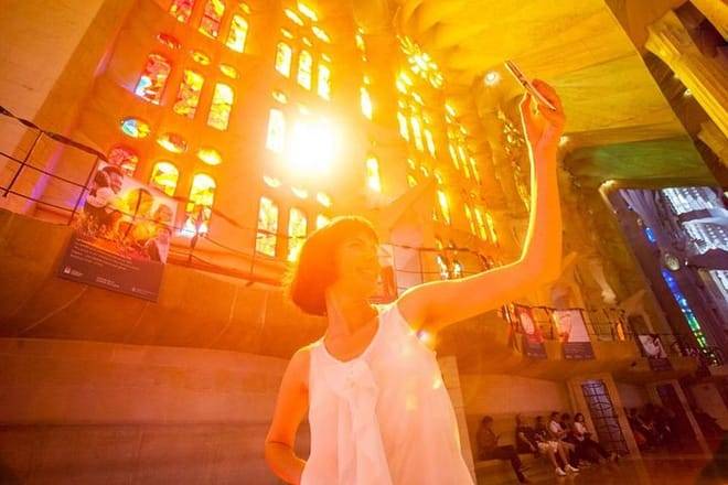 Sagrada Familia: Fast-Track Ticket and Audio Tour on Mobile App (EN)