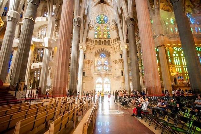 Sagrada Familia: Fast-Track Ticket and Audio Tour on Mobile App (EN)