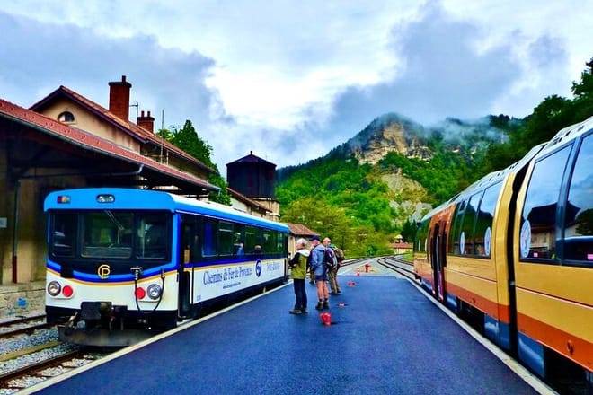 The Mountain Train Experience : Hike to Mystic Forest & Castle