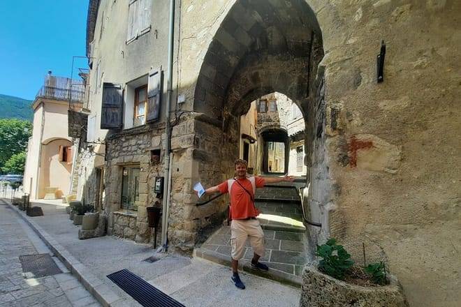 The Mountain Train Experience : Hike to Mystic Forest & Castle