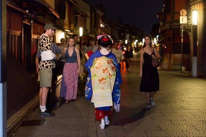 Kyoto Gion Geisha District Walking Tour - The Stories of Geisha