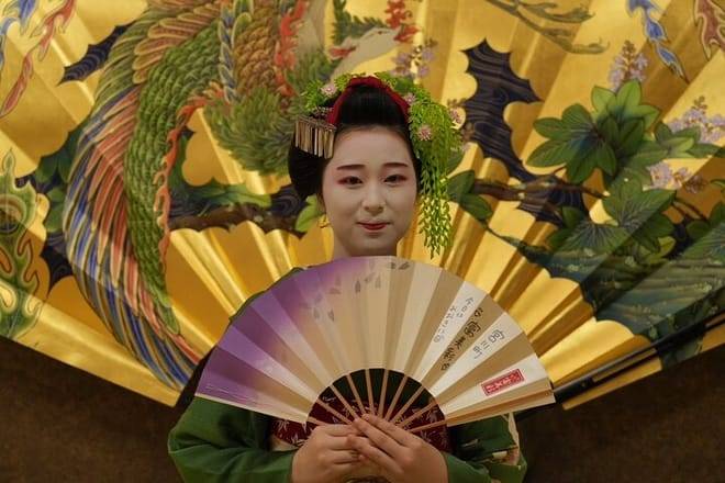 The Art of Geisha: Exclusive Show & Gion Walking Tour
