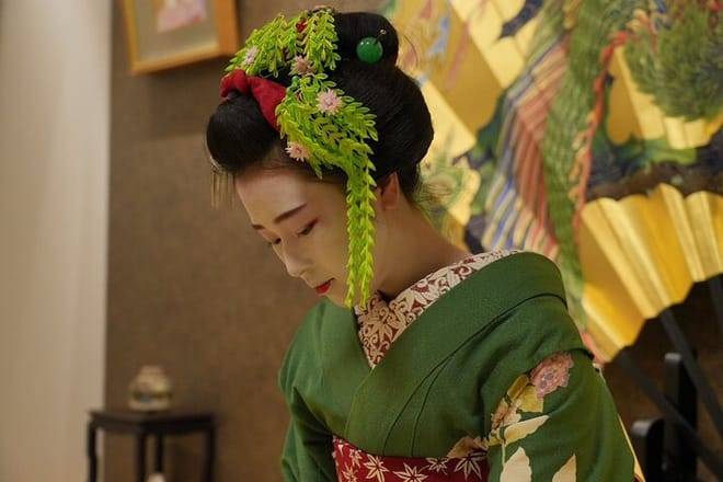 The Art of Geisha: Exclusive Show & Gion Walking Tour