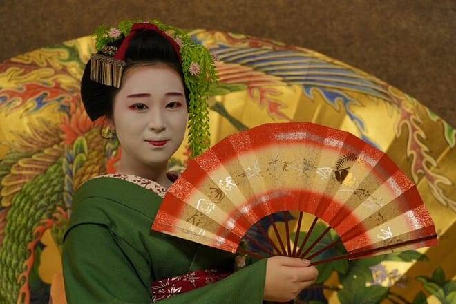 The Art of Geisha: Exclusive Show & Gion Walking Tour