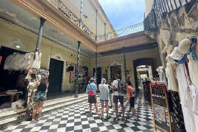 Buenos Aires Walking Tour and Palacio Barolo