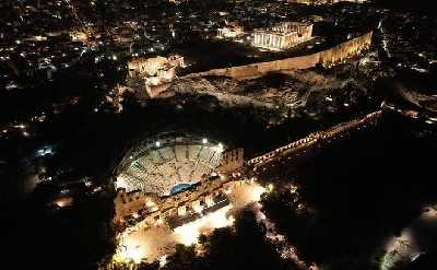 Athens at Night Small-Group Walking Tour with Dinner