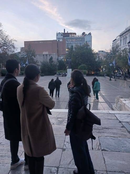 Athens at Night Small-Group Walking Tour with Dinner