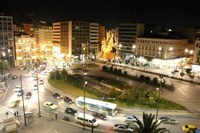 Athens at Night Small-Group Walking Tour with Dinner