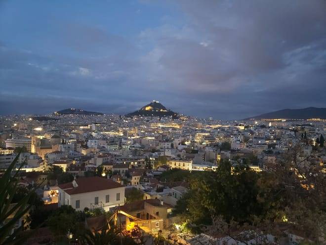 Athens at Night Small-Group Walking Tour with Dinner