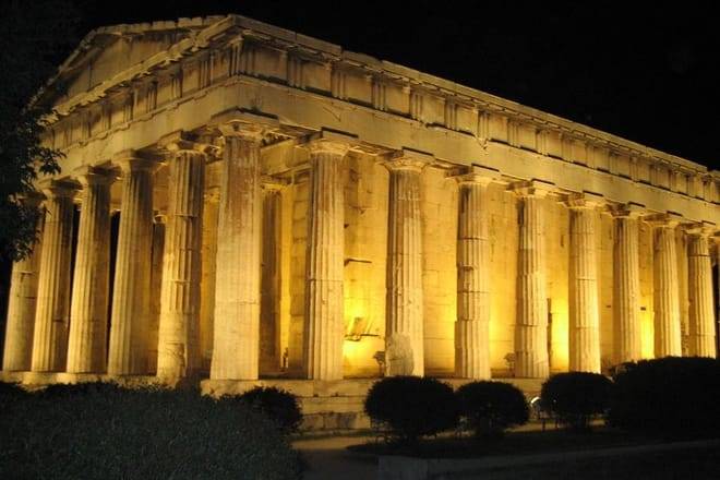 Athens at Night Small-Group Walking Tour with Dinner