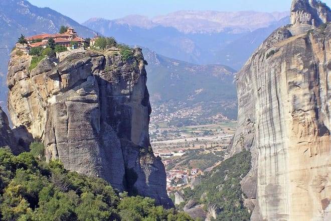 Meteora Full Day Private Tour From Athens 