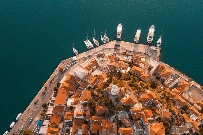 Athens Day Cruise to 3 islands: Hydra, Poros, Aegina