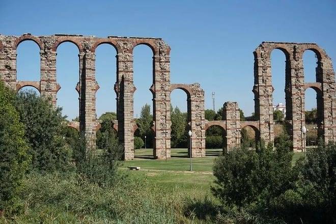 Algarve to Seville One Way Trip Up to 4 stops 