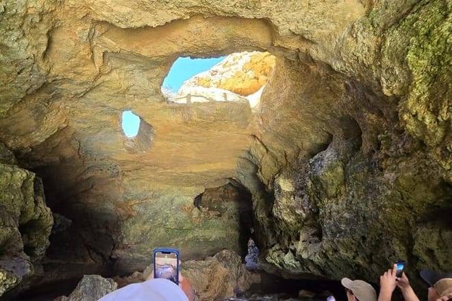 From Faro: Boat trip to Benagil Cave & Arches of Praia da Marinha