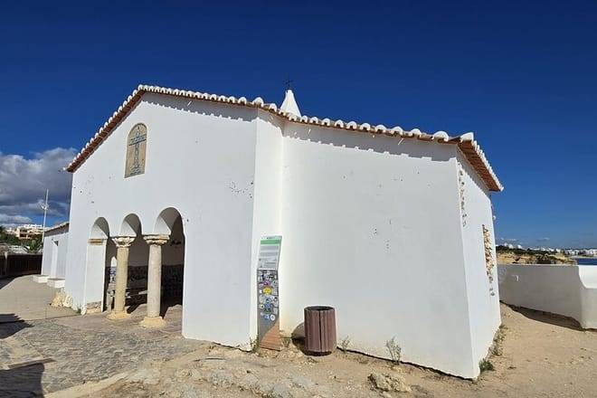 From Faro: Boat trip to Benagil Cave & Arches of Praia da Marinha