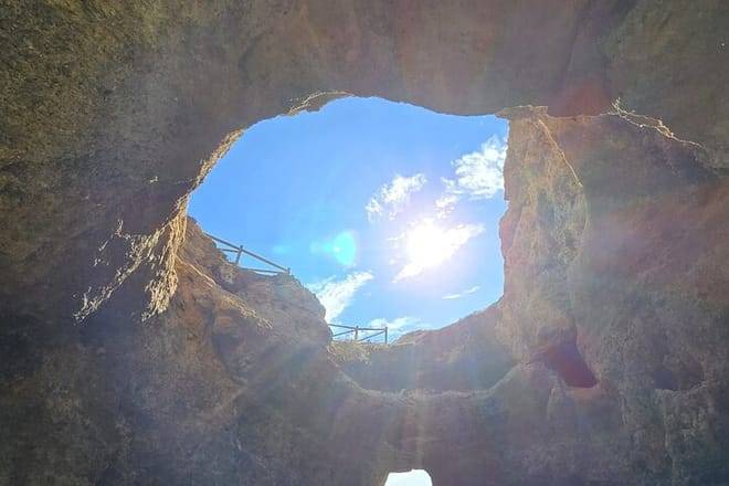 From Faro: Boat trip to Benagil Cave & Arches of Praia da Marinha