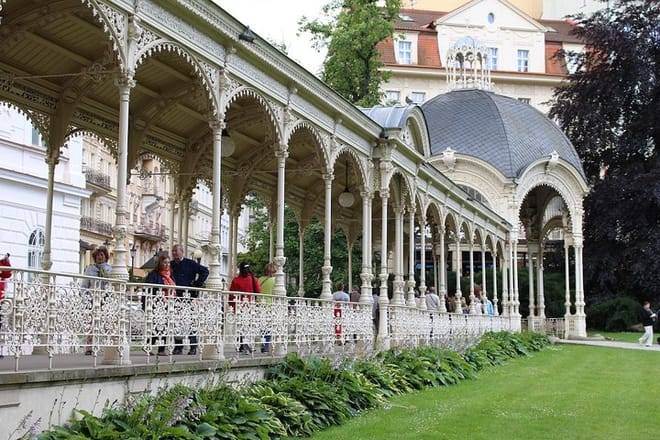 Private Karlovy Vary trip from Prague with glassworks All-Incl.
