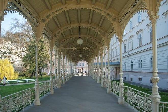 Private Karlovy Vary trip from Prague with glassworks All-Incl.