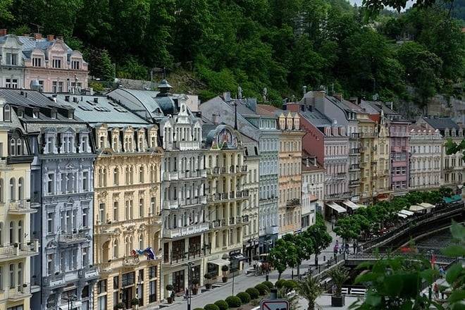 Private Karlovy Vary trip from Prague with glassworks All-Incl.