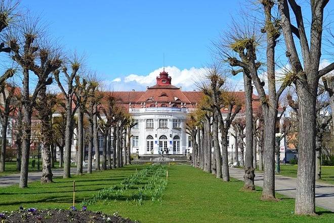 Private Karlovy Vary trip from Prague with glassworks All-Incl.