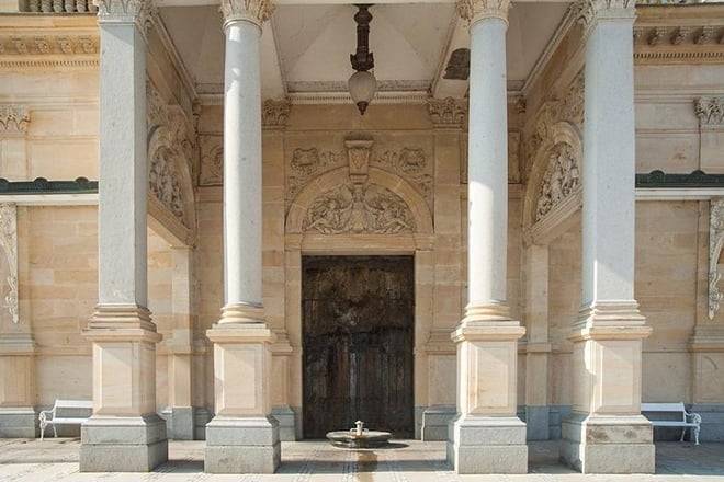 Private Karlovy Vary trip from Prague with glassworks All-Incl.