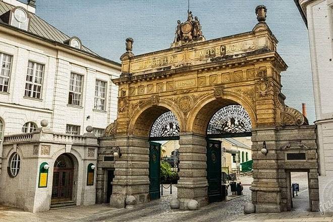 Private Prague to Regensburg luxury transfer via Pilsner Brewery