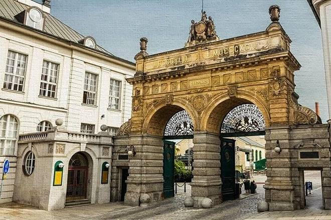 Private Prague walking tour with Pilsner brewery trip & Lunch