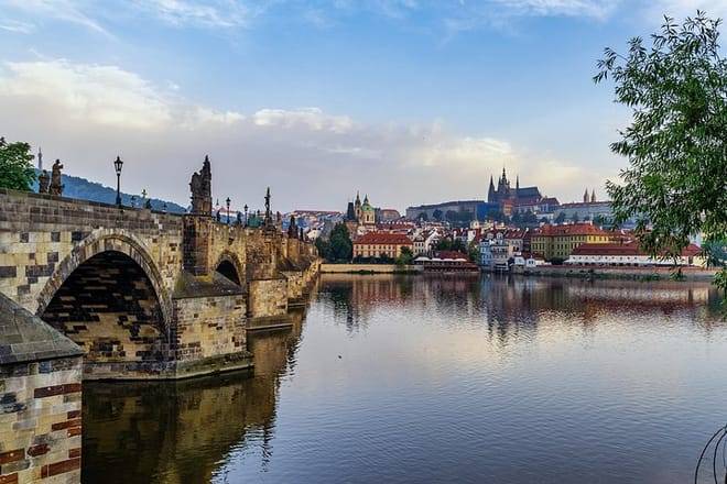 Private Prague walking tour with Pilsner brewery trip & Lunch