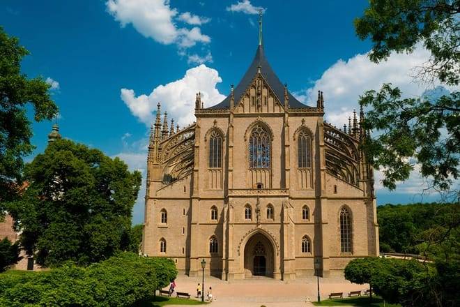 Kutna Hora Ossuary and Cesky Krumlov Private Day Trip from Prague