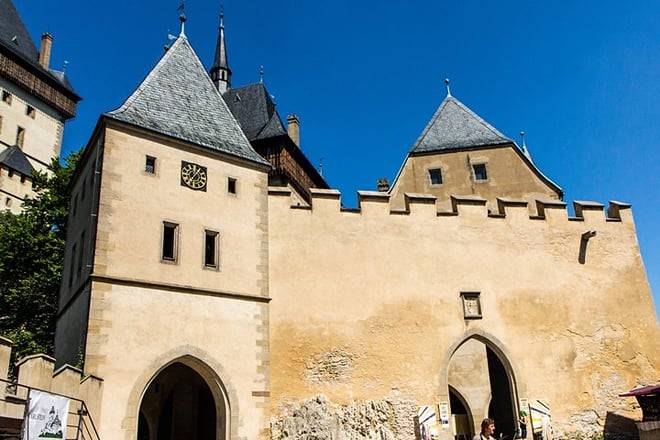 Private Karlstejn castle tour from Prague with glassworks & lunch
