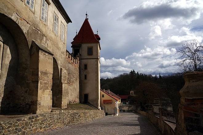 Private Krivoklat castle tour from Prague with Bohemia Glass Factory and Lunch