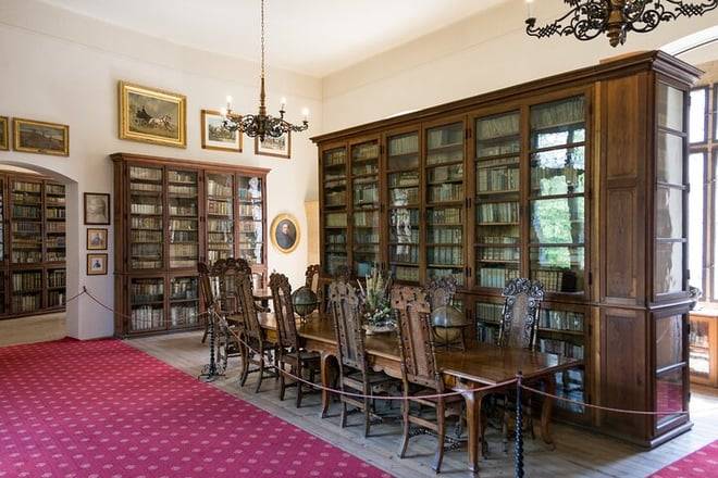 Private Krivoklat castle tour from Prague with Bohemia Glass Factory and Lunch